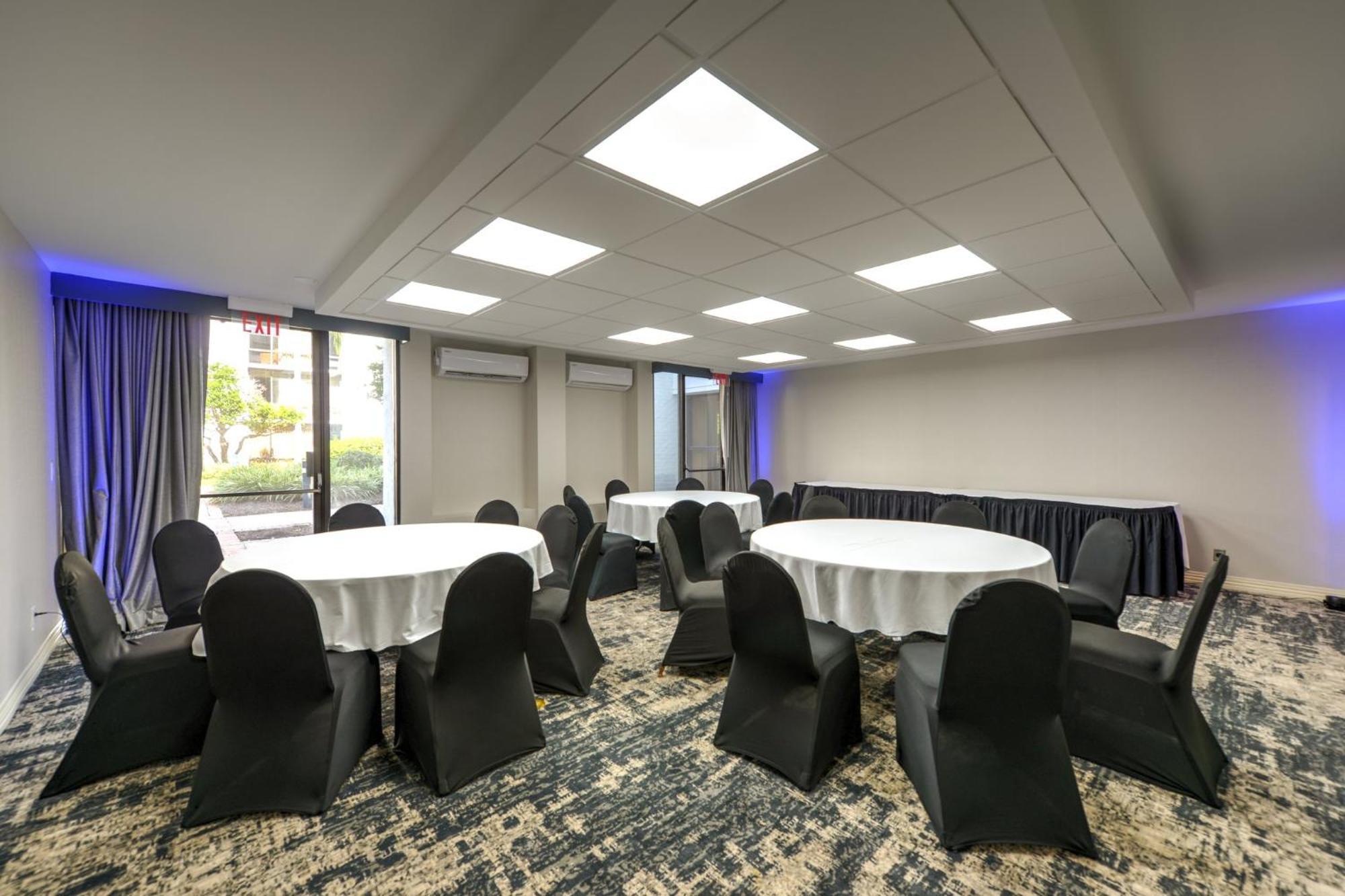 Crowne Plaza Jacksonville Airport By Ihg Exterior photo